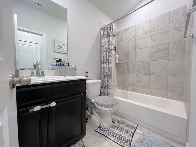 502 Mossy Rock DR, Hutto, TX 78634