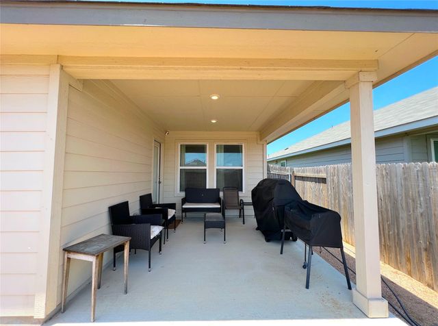 502 Mossy Rock DR, Hutto, TX 78634