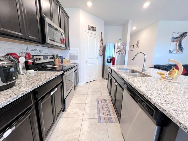 502 Mossy Rock DR, Hutto, TX 78634