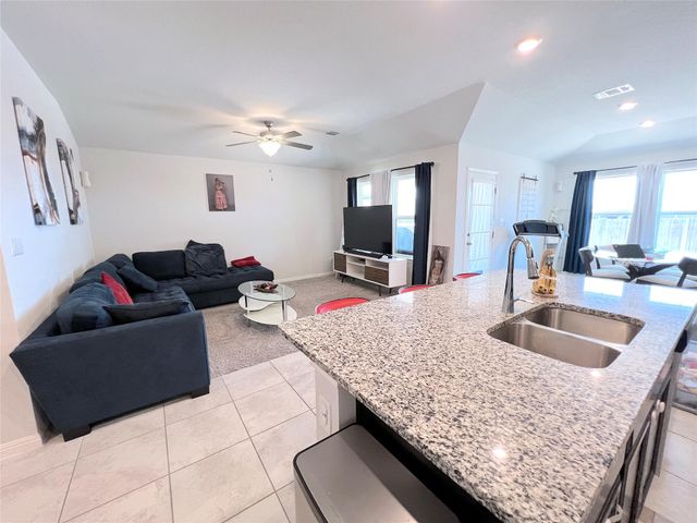 502 Mossy Rock DR, Hutto, TX 78634