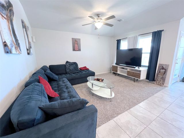 502 Mossy Rock DR, Hutto, TX 78634