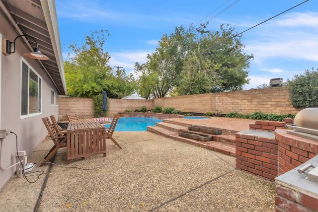 9104 Feather River Way, Sacramento, CA 95826