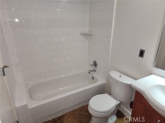 215 W 7th Street 411, Los Angeles, CA 90014