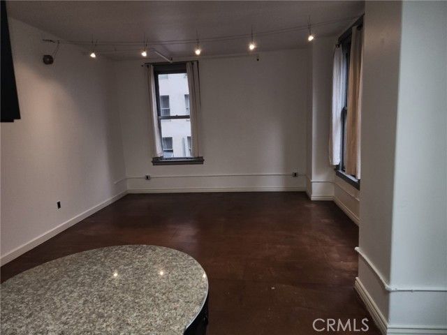 215 W 7th Street 411, Los Angeles, CA 90014