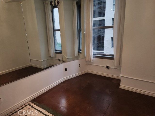 215 W 7th Street 411, Los Angeles, CA 90014