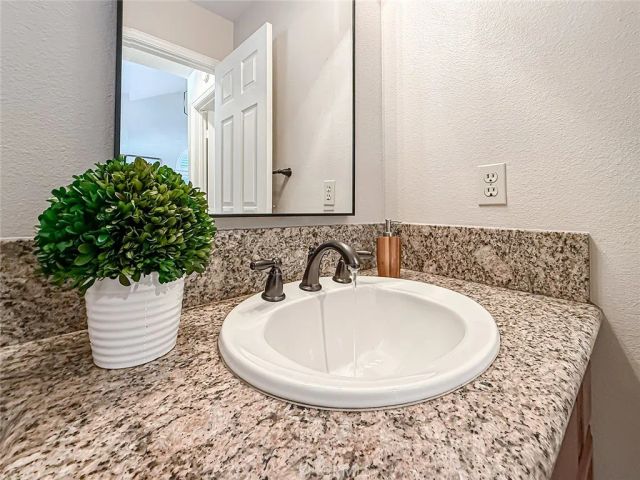 549 Myrtle Court, Oak Park, CA 91377