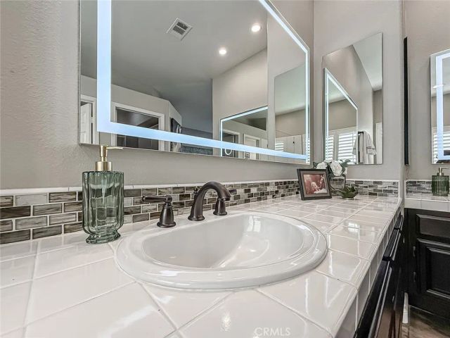 549 Myrtle Court, Oak Park, CA 91377