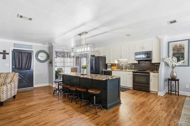 3214 Fridinger Dr, Pensacola, FL 32526