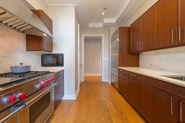 118 E Erie Street 18D, Chicago, IL 60611