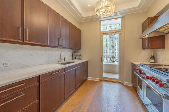 118 E Erie Street 18D, Chicago, IL 60611