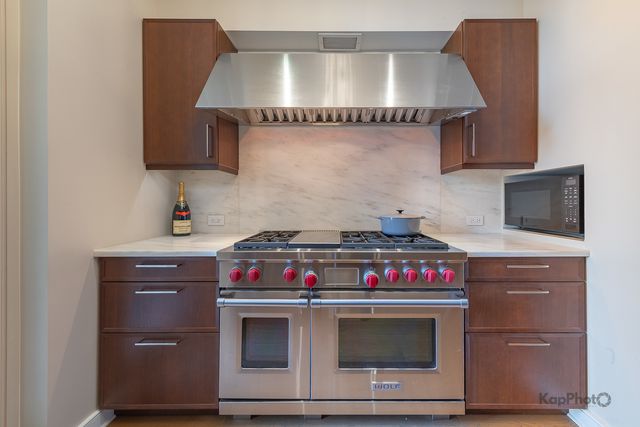 118 E Erie Street 18D, Chicago, IL 60611