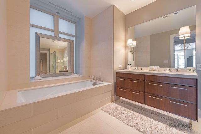 118 E Erie Street 18D, Chicago, IL 60611