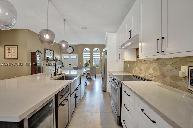 13993 N Cypress Cove Cir, Davie, FL 33325