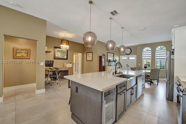 13993 N Cypress Cove Cir, Davie, FL 33325