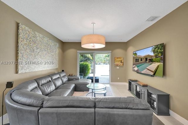 13993 N Cypress Cove Cir, Davie, FL 33325