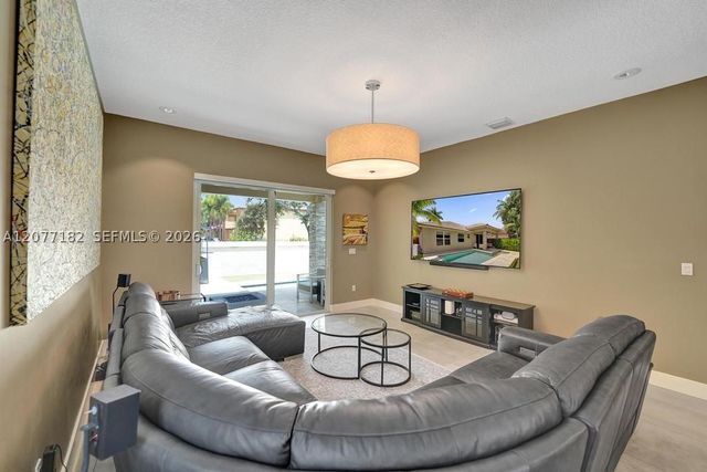 13993 N Cypress Cove Cir, Davie, FL 33325