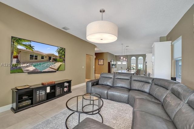 13993 N Cypress Cove Cir, Davie, FL 33325