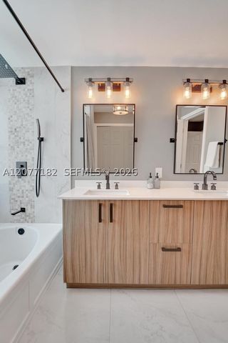 13993 N Cypress Cove Cir, Davie, FL 33325