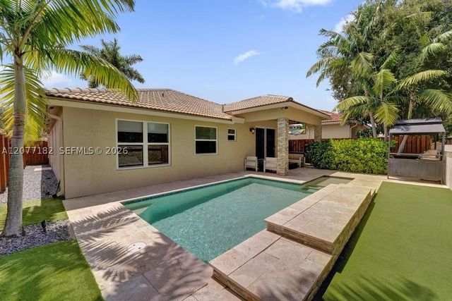 13993 N Cypress Cove Cir, Davie, FL 33325