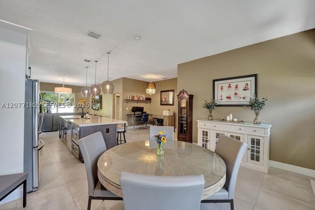 13993 N Cypress Cove Cir, Davie, FL 33325