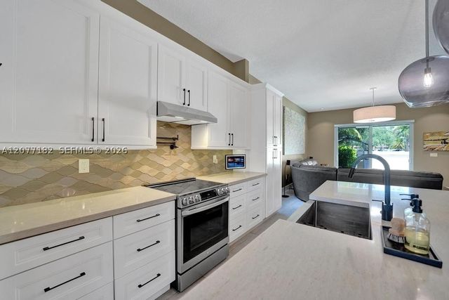 13993 N Cypress Cove Cir, Davie, FL 33325