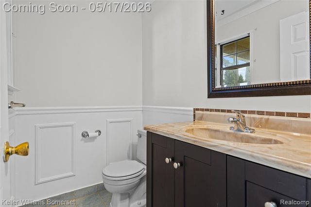 2907 Roundtree Drive, Troy, MI 48083