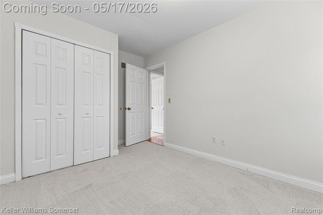2907 Roundtree Drive, Troy, MI 48083