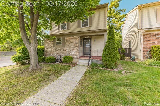 2907 Roundtree Drive, Troy, MI 48083