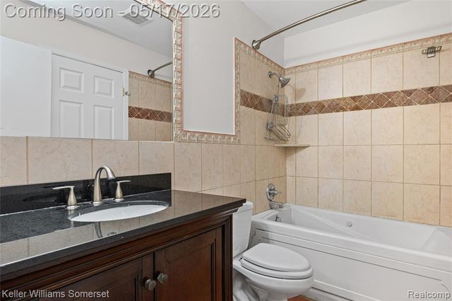 2907 Roundtree Drive, Troy, MI 48083