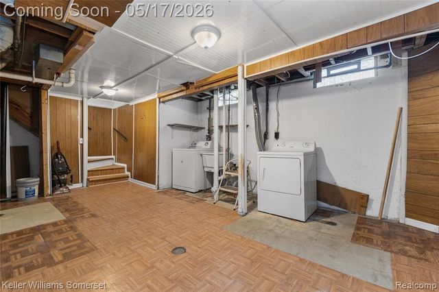 2907 Roundtree Drive, Troy, MI 48083