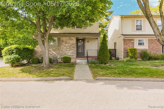 2907 Roundtree Drive, Troy, MI 48083