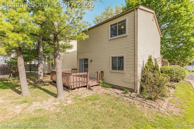 2907 Roundtree Drive, Troy, MI 48083
