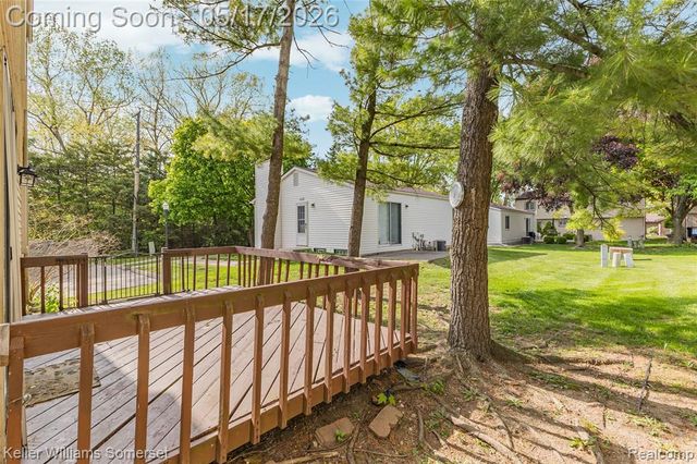 2907 Roundtree Drive, Troy, MI 48083