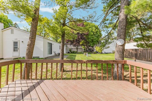 2907 Roundtree Drive, Troy, MI 48083