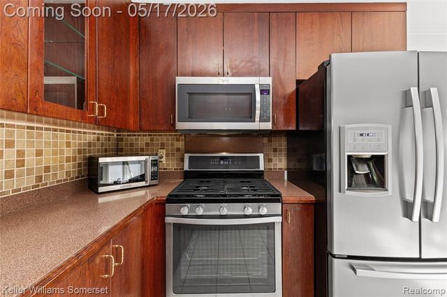 2907 Roundtree Drive, Troy, MI 48083