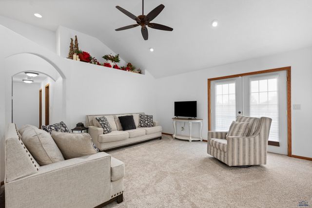 6401 MOUNTAIN MEADOW RD, Black Hawk, SD 57718