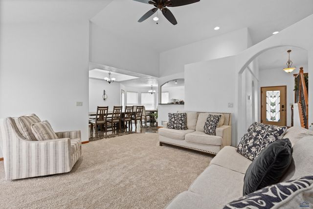 6401 MOUNTAIN MEADOW RD, Black Hawk, SD 57718