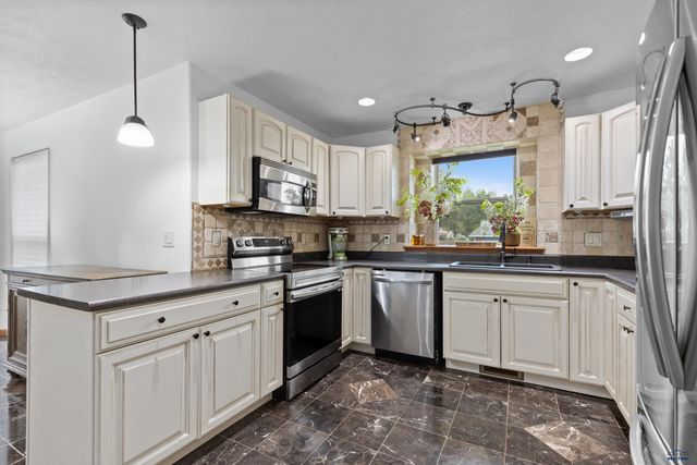 6401 MOUNTAIN MEADOW RD, Black Hawk, SD 57718