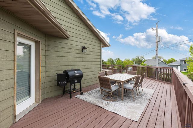 6401 MOUNTAIN MEADOW RD, Black Hawk, SD 57718