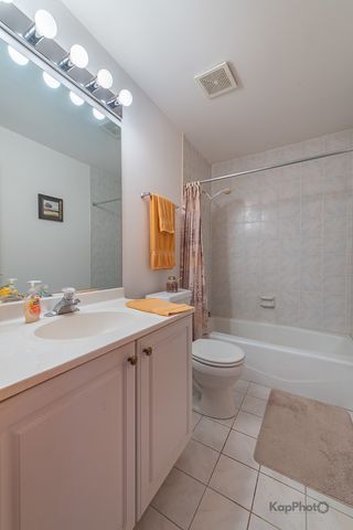 3001 N Oriole Avenue 301, Chicago, IL 60707