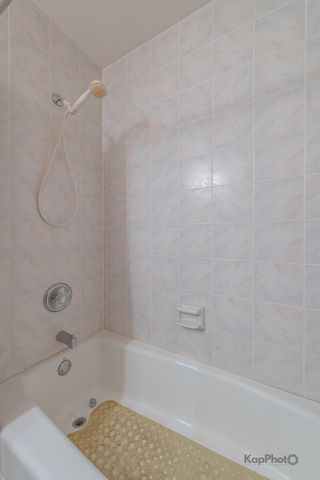 3001 N Oriole Avenue 301, Chicago, IL 60707