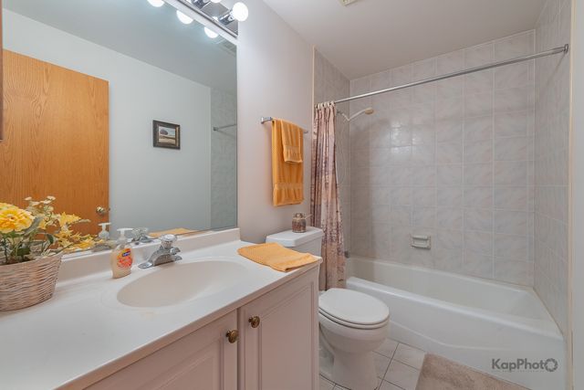 3001 N Oriole Avenue 301, Chicago, IL 60707