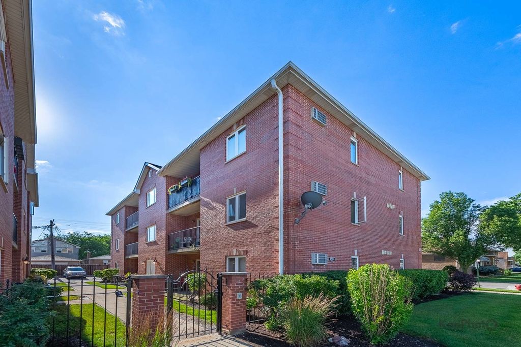 3001 N Oriole Avenue 301, Chicago, IL 60707
