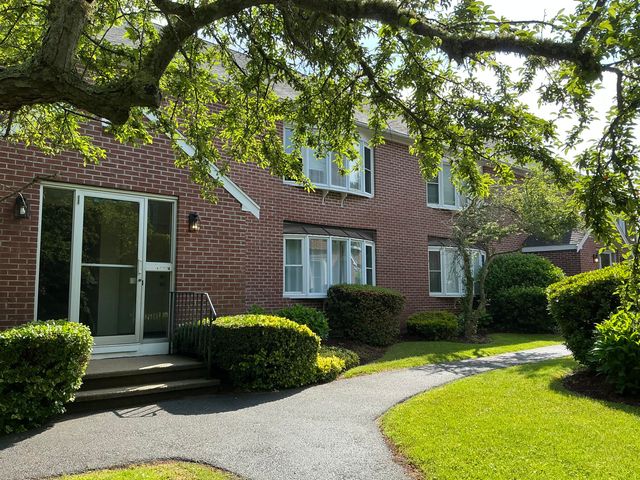 775 W Main Street APT 1, Hyannis, MA 02601