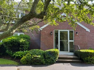 775 W Main Street APT 1, Hyannis, MA 02601