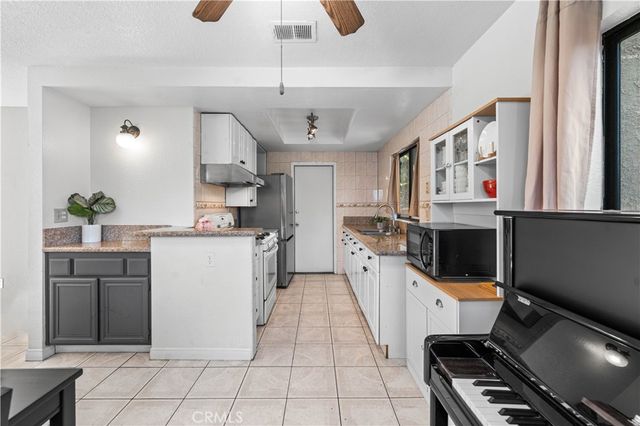 3221 Vineland 8, Baldwin Park, CA 91706