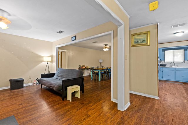 106 E Gladiola, White Oak, TX 75693