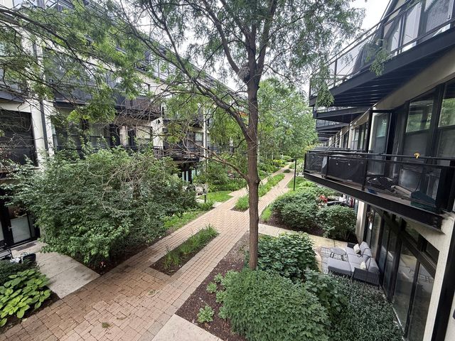 1070 W 15th Street 204, Chicago, IL 60608