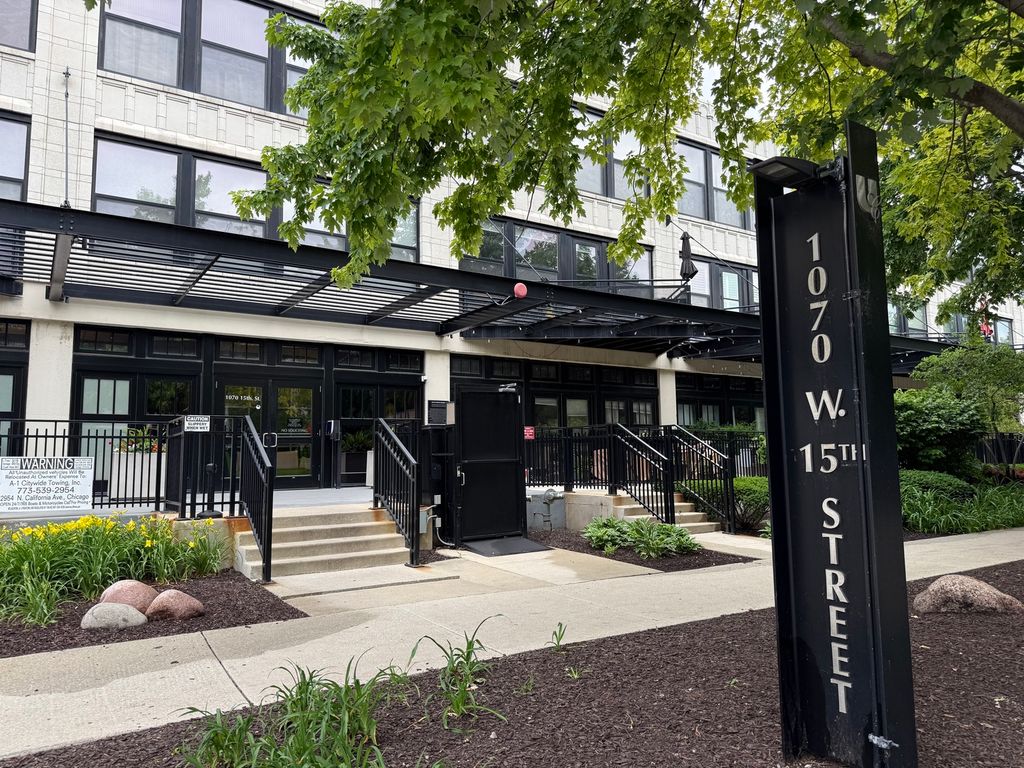 1070 W 15th Street 204, Chicago, IL 60608