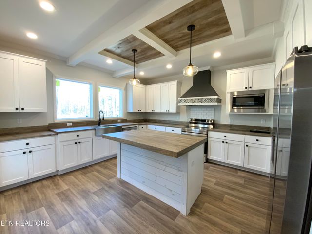 436 Pilot Mountain Rd, Lancing, TN 37770